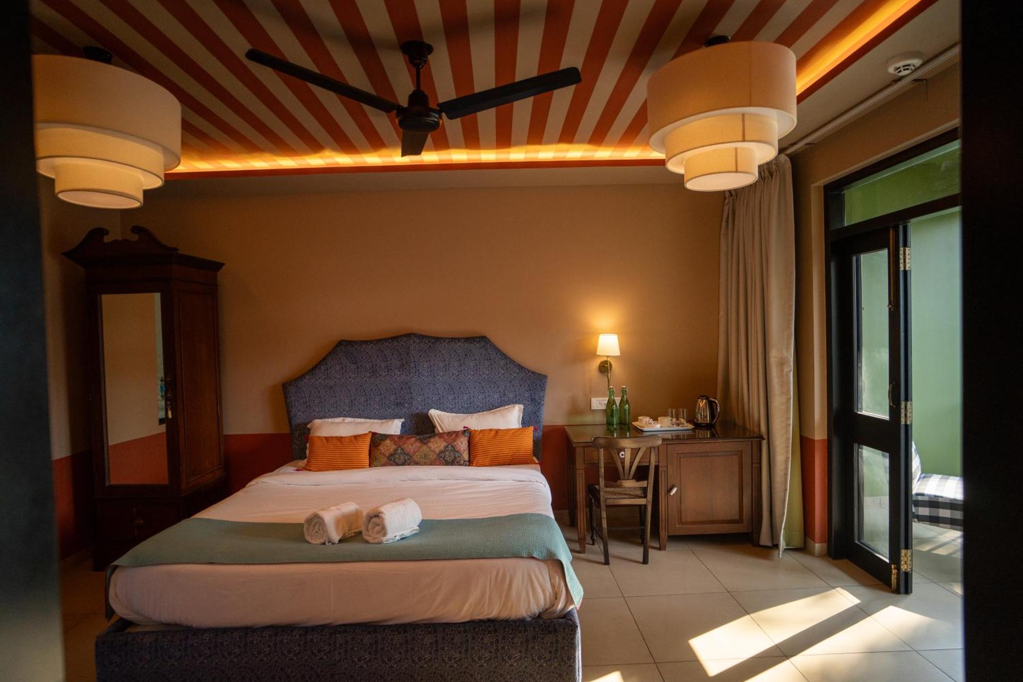 Hotel The Project Cafe Aldona Esterno foto